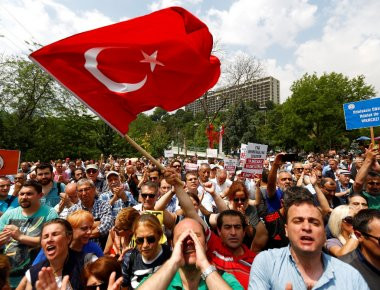 Ξεκίνησε η πορεία 400 χλμ. της τουρκικής αντιπολίτευσης ενάντια στην φυλάκιση βουλευτή (φωτό)